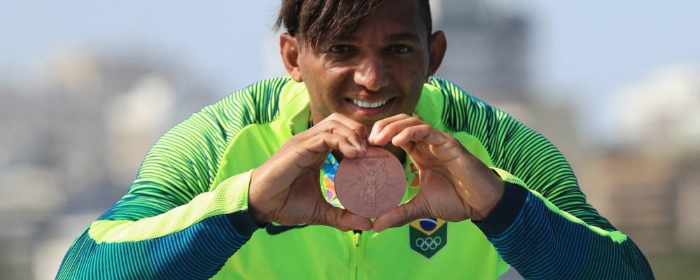 Bronze coloca Isaquias Queiroz em seleto grupo olímpico brasileiro