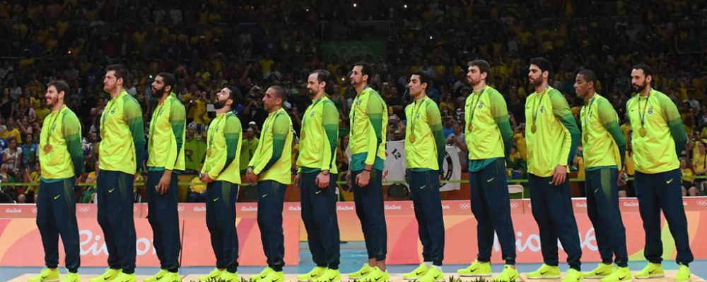 Vôlei masculino conquista medalha de ouro e é tricampeão olímpico